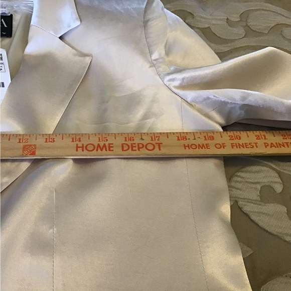 Zara beautiful blazer in a very soft cream color NWT, 1 button closure, small - Picture 11 of 11